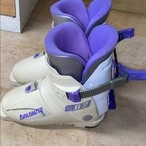 Rear entry women's ski boots